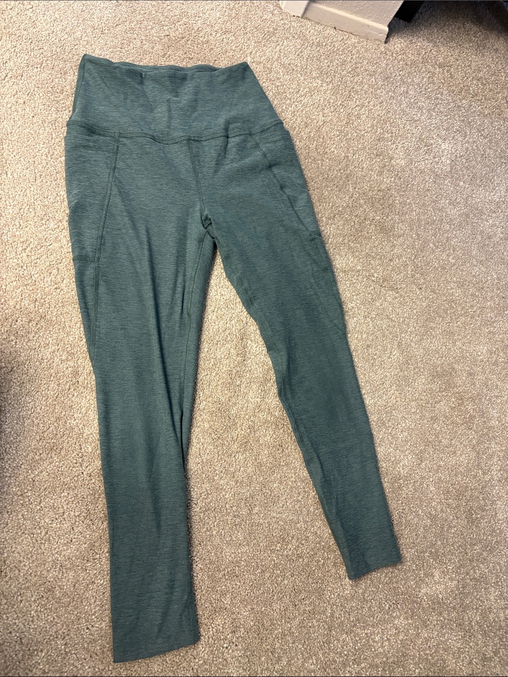 Beyond Yoga High-Waist Green Leggings with pockets